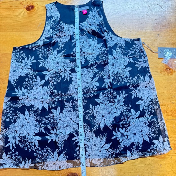 NWT Vince Camuto floral print sleeveless top Pet M - Picture 11 of 11
